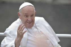 El Papa pide en el mensaje de Navidad que "callen las armas" en Ucrania y Oriente Medio