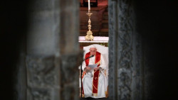 El Papa pide "perd&oacute;n" en su nombre y el de la Iglesia a las v&iacute;ctimas de abusos
