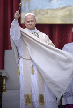 El Papa pide que las armas "callen" y se trabaje por la paz mediante el di&aacute;logo