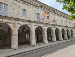 El Parlamento abordará el transporte sanitario y las obras de la protonterapia en el primer pleno del año