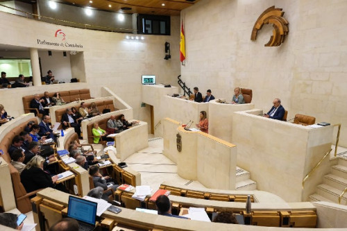 El Parlamento abordar&aacute; la situaci&oacute;n de la sanidad con preguntas a la presidenta y comparecencia del consejero de Salud