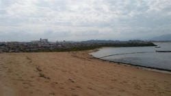 El Parlamento de Cantabria pide al Gobierno central mantener el espigón de La Magdalena con los votos de PP y Vox y en contra Psoe y PRC