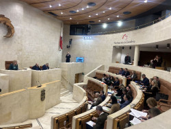 El Parlamento de Cantabria rechaza el nuevo modelo de financiaci&oacute;n: "No hay ninguna mejora que negociar"
