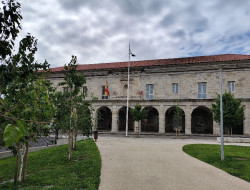 El Parlamento debatirá este lunes sobre los menores migrantes y la gestión de las ambulancias durante el apagón