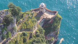 El Parlamento insta al Gobierno a controlar "de inmediato" el acceso al Faro del Caballo
