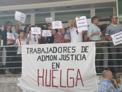 El personal de Justicia en huelga vuelve a concentrarse en Santander