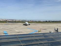 El pinchazo de un vuelo escuela deja inoperativa la pista del aeropuerto de Santander durante una hora