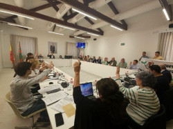 El Pleno de Torrelavega aprueba conceder la Medalla de Oro a la Policía Local