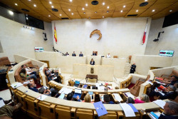 El Pleno debate sobre la ley de amnist&iacute;a, inversiones en Alto Campoo y bonificaci&oacute;n del IBI a viviendas okupadas