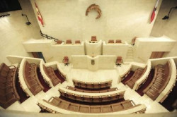 El Pleno del Parlamento debatir&aacute; este lunes los asuntos pendientes de la sesi&oacute;n suspendida por el apag&oacute;n