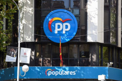 El PP dice que seguir&aacute; en la sede nacional de G&eacute;nova porque los edificios "no tienen culpa de nada"