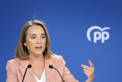 El PP reprocha a S&aacute;nchez que no llame a Feij&oacute;o por los incendios: "Lanza un pacto de Estado y se va de vacaciones con su familia imputada