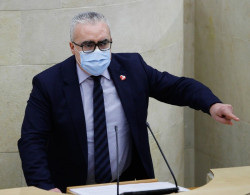 El PRC enmienda el acuerdo por las infraestructuras del PP para incluir el tren a Bilbao y la integraci&oacute;n de Santander