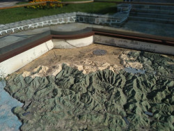 El PRC urge a restaurar el mapa en relieve de Cantabria de la plaza de Las Brisas