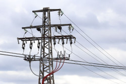 El precio de la luz cae este domingo a 11 euros y tendrá diez horas de coste cero o negativo