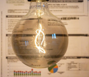 El precio de la luz se dispara en la primera quincena de agosto y apunta a un recibo de m&aacute;s de 100 euros