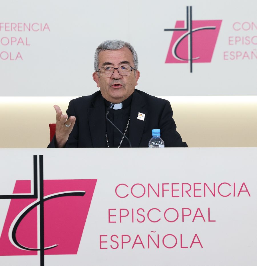 El presidente de los obispos pide "di&aacute;logo" ante "tres tipos de desahucios: vivienda, Ceuta y vientre materno"