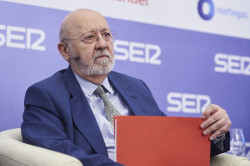 El presidente del CIS dice que Feij&oacute;o "ha tenido su momento" pero S&aacute;nchez "vuelve a estar por delante" en las encuestas