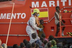 El procedimiento para el traslado de menores migrantes incluye una entrevista personal y acompa&ntilde;amiento de profesionales