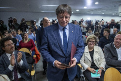 EL PSC catal&aacute;n , S&aacute;nchez, acepta  una propuesta para regular el voto telem&aacute;tico en el Parlament para que  Puigdemont pueda dirigir desde Francia.
