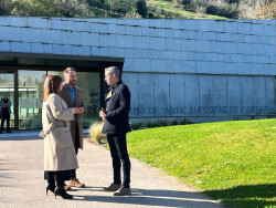 El PSOE acusa al PP de "abandonar" el Centro de Arte Rupestre: "No hay exposiciones y solo lo utiliza como taquilla"