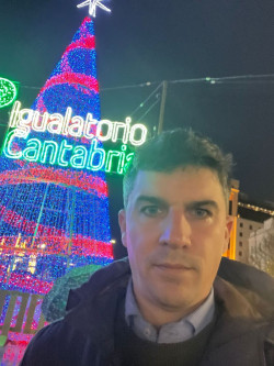 El PSOE acusa al PP de "privatizar hasta la Navidad" por los anuncios de empresas en la iluminación de Santander