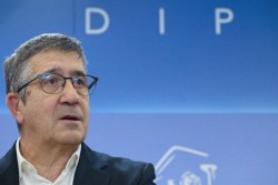 El PSOE cree que Sumar eligi&oacute; "francamente mal" al facilitar una derrota en el Congreso y avisa: "O a setas o a Rolex"