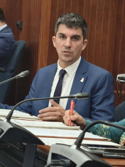 El PSOE critica a Igual por anunciar a los medios la limitación de horario de terrazas antes que a la oposición