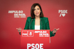 El PSOE resta importancia a los mensajes filtrados de S&aacute;nchez sobre Robles e Iglesias pero la procesi&oacute;n va por dentro