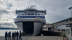 El puerto de Santander acoge la ceremonia de enarbolamiento de la bandera francesa del buque Saint-Malo