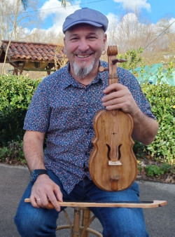 El rabelista Miguel Cadavieco, galardonado con el Premio Proa 2025 que recogerá en la Gala del Folclore Cántabro
