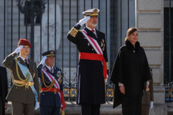 El Rey alaba el papel de los militares en defensa "del marco de convivencia democr&aacute;ticamente elegido por los espa&ntilde;oles"