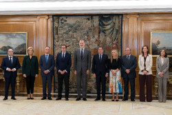 El Rey analiza con empresarios, sindicatos, aut&oacute;nomos, aseguradoras y bancos el impacto econ&oacute;mico de la DANA