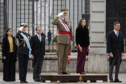 El Rey ensalza la labor de las Fuerzas Armadas en la dana y les anima a continuar porque "queda un largo camino"