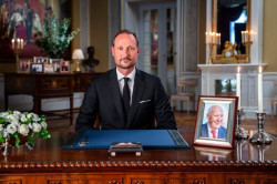 El rey Haakon de Noruega recuerda a su "seguro" y "c&aacute;lido" padre en su primer discurso como monarca