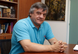 El salón del Ateneo, cuando tenia que ser Cantabria en el Palacio,  acoge un homenaje póstumo a Chema Puente