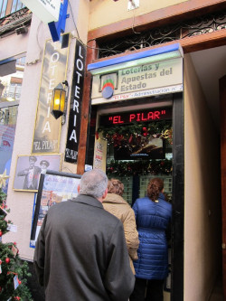 El segundo premio de `El Ni&ntilde;o`, 72.289, reparte fortuna en Zaragoza y Huesca con d&eacute;cimos vendidos por terminal