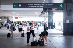 El servicio de alta velocidad entre Madrid y Galicia seguir&aacute; suspendido al menos hasta las 17.00 horas