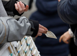  El sorteo de Navidad 2021 reparte hoy 2.408 millones en premios, la misma cantidad que el a&ntilde;o pasado
