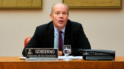 El Sr.Juan Carlos Campo, ex ministro de justicia y magistrado por la gracia de Sánchez se abstendrá cuando se debata la amnistía. Carlos Magdalena