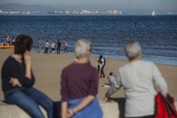 El tiempo soleado y con temperaturas casi veraniegas se mantendr&aacute; hasta el viernes cuando la lluvia llegar&aacute; por Galicia