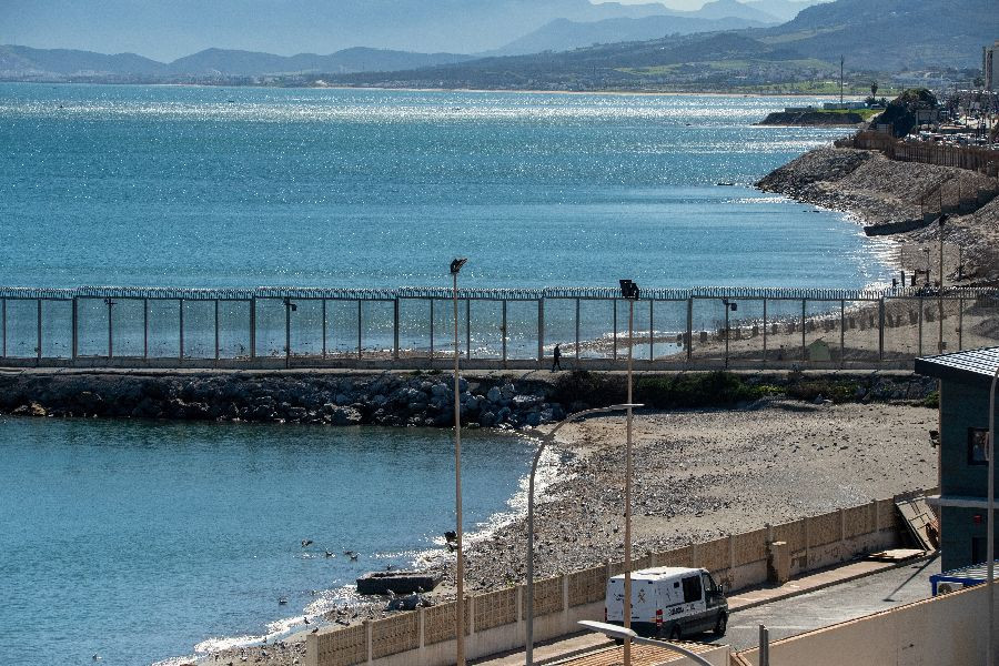 El Tribunal Supremo proh&iacute;be el rechazo en frontera de inmigrantes que llegan a nado a Ceuta o Melilla