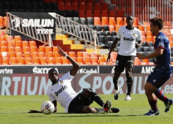 El Valencia no despega y la Real se estrena a lo grande en Elche