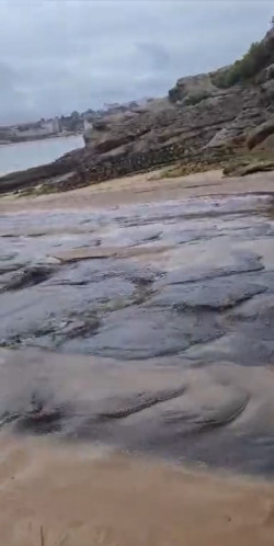 El vertido a la playa de Los Molinucos es como se dice desvestir a un santo para vestir a otro