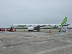 El vuelo Santander-Tenerife Norte se retrasa m&aacute;s de once horas por "causas t&eacute;cnicas"