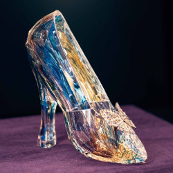 El zapato de cristal de Cenicienta y el casco de Iron Man llegan a Madrid en una exposici&oacute;n por el centenario de Disney