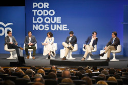 Empieza la revoluci&oacute;n en el gallinero contra Casado y quieren una gestora y un Congreso