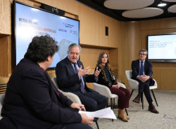 En una reunión de especialistas de hepatitis el director de Digestivo del HUMV Javier Crespo pide que todas las personas se hagan "al menos una vez en su vida" un test de anticuerpos de hepatitis C 