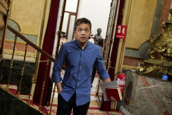 Errej&oacute;n acusa a Sanchez de tener un rumbo err&aacute;tico y de haber perdido su identidad de izquierdas