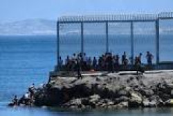 Espa&ntilde;a llega   a los 49 millones gracias a inmigrantes legales e ilegales marroqu&iacute;es,ucranianos, senegaleses, colombianos etc&eacute;tera 